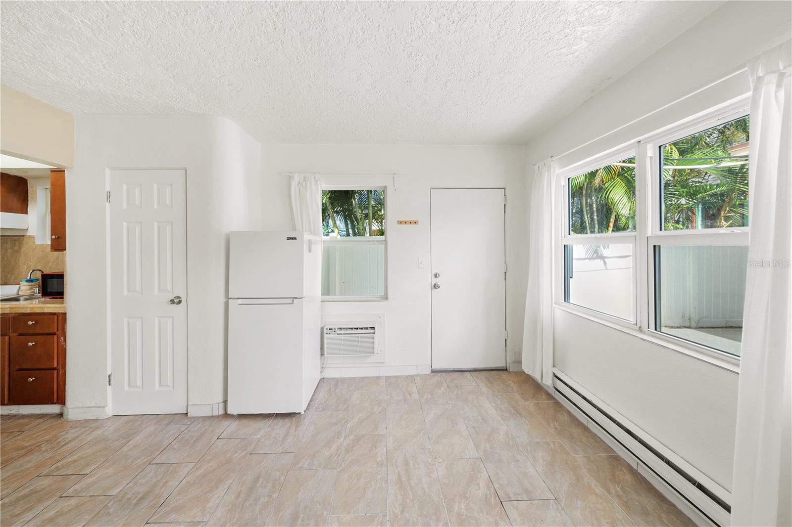 THORNTONS WALTER - Residential Lease