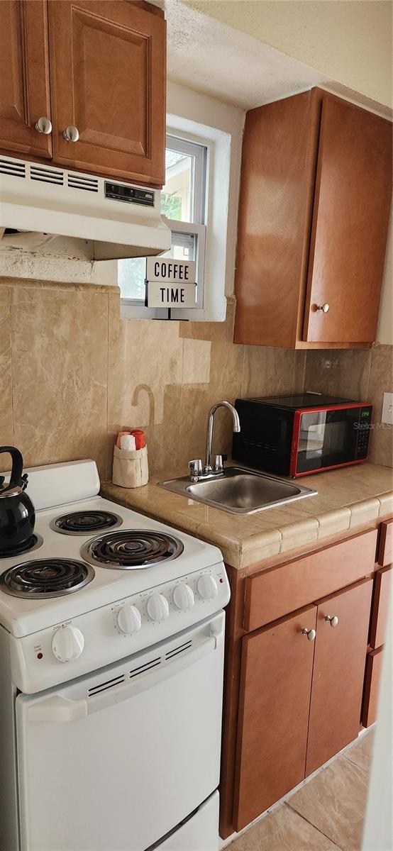 THORNTONS WALTER - Residential Lease