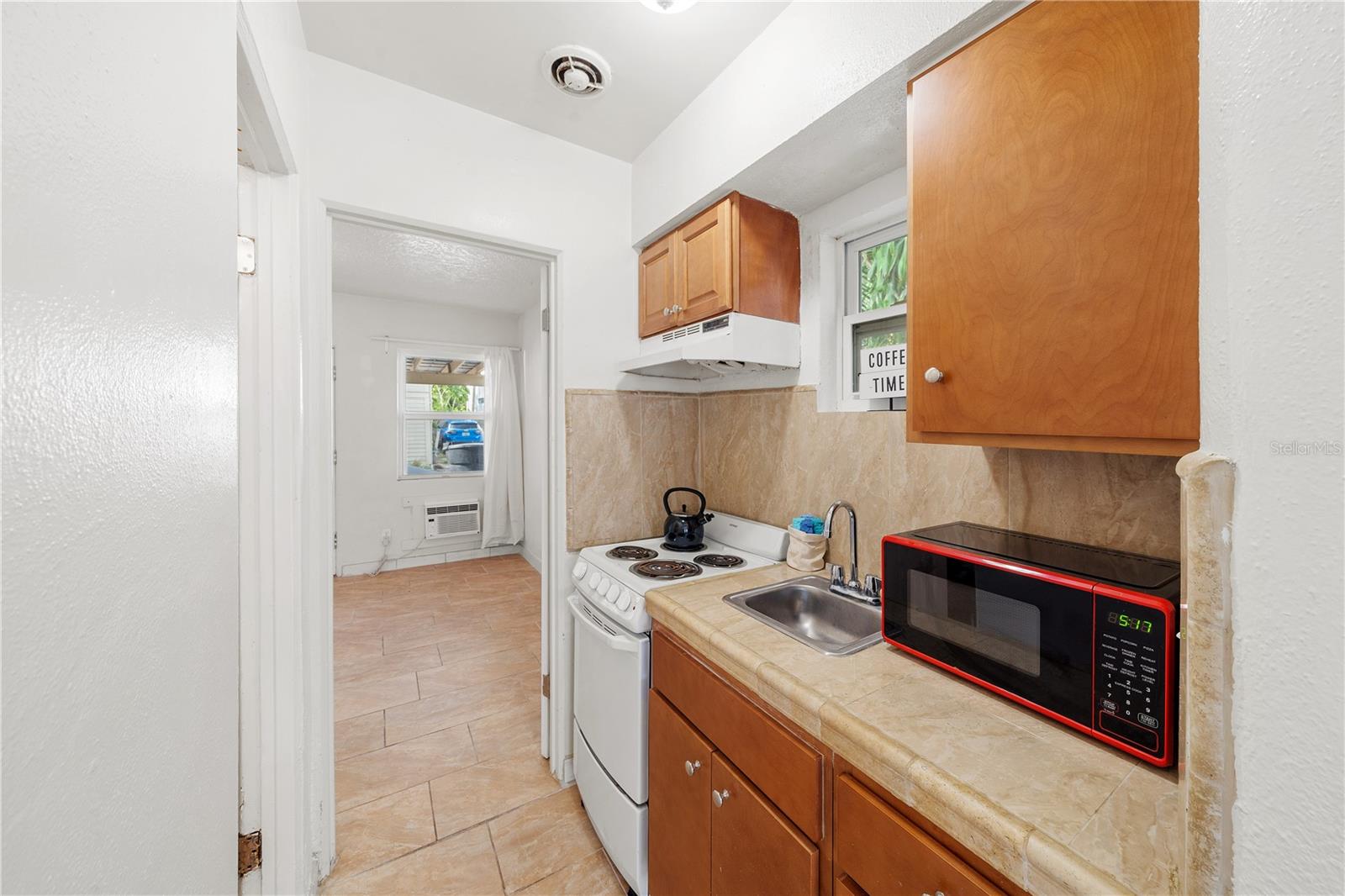 THORNTONS WALTER - Residential Lease