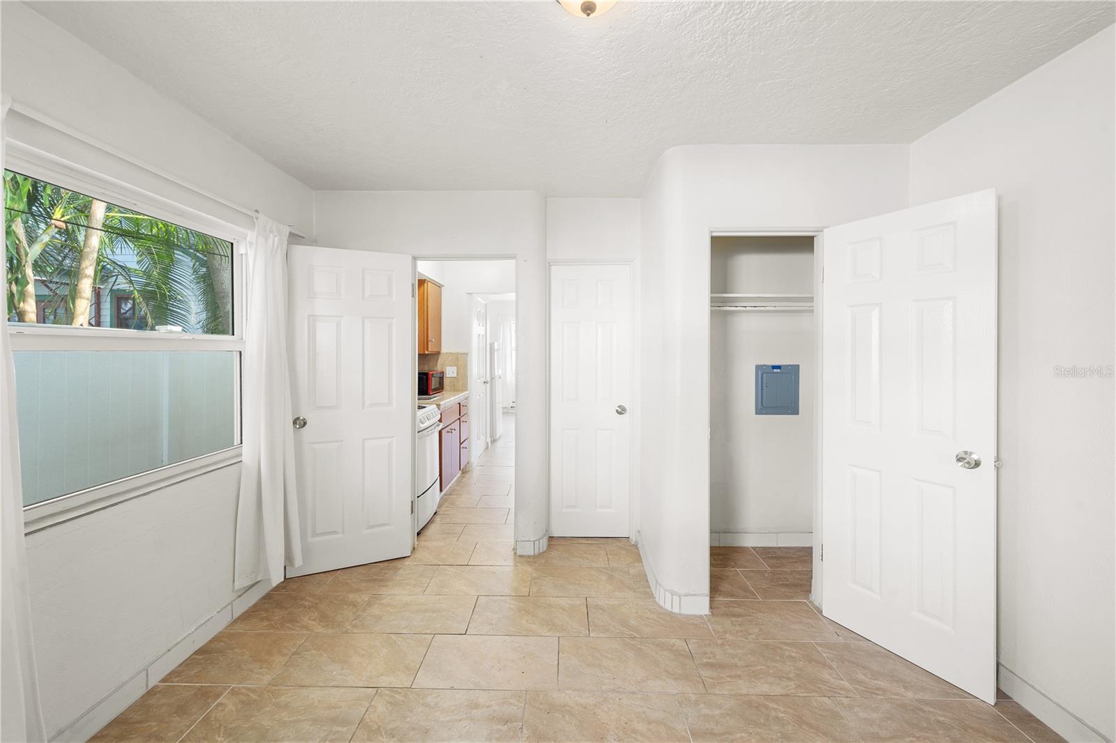 THORNTONS WALTER - Residential Lease