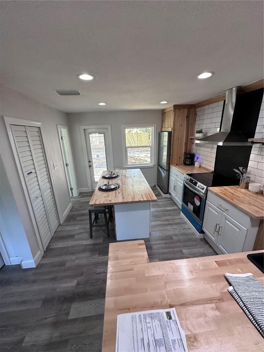 WEST SHADOW LAWN - Residential