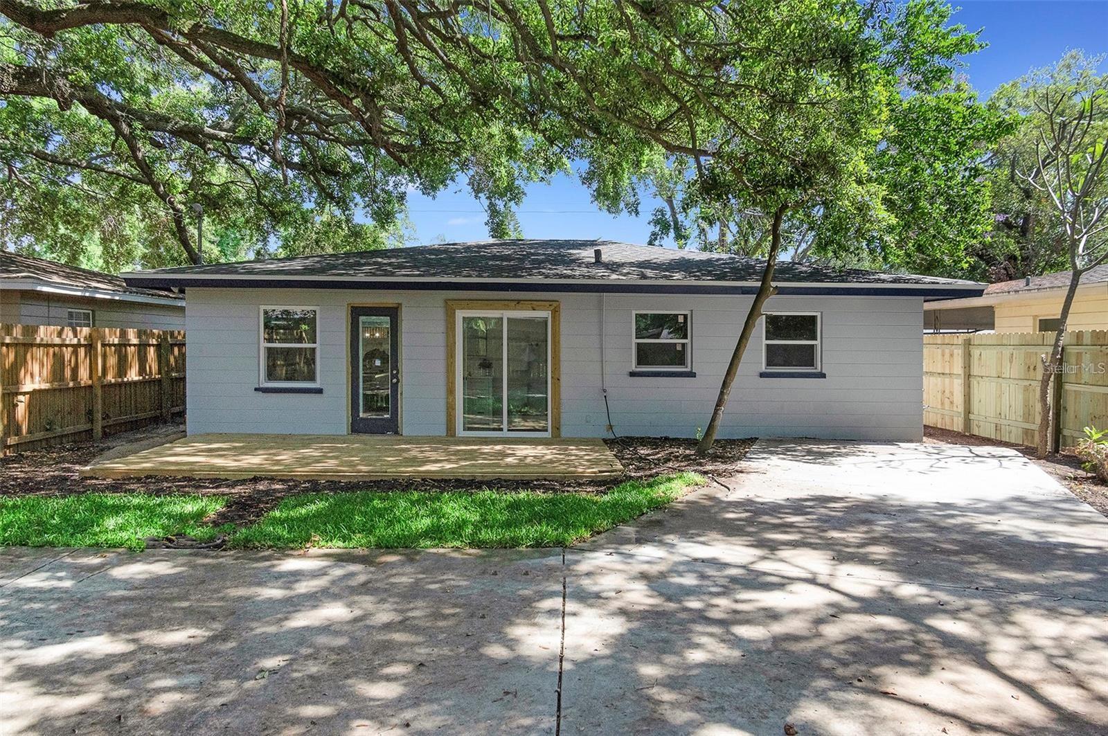 WEST SHADOW LAWN - Residential