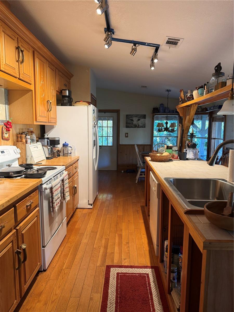 UNPLATTED ACREAGE - Residential