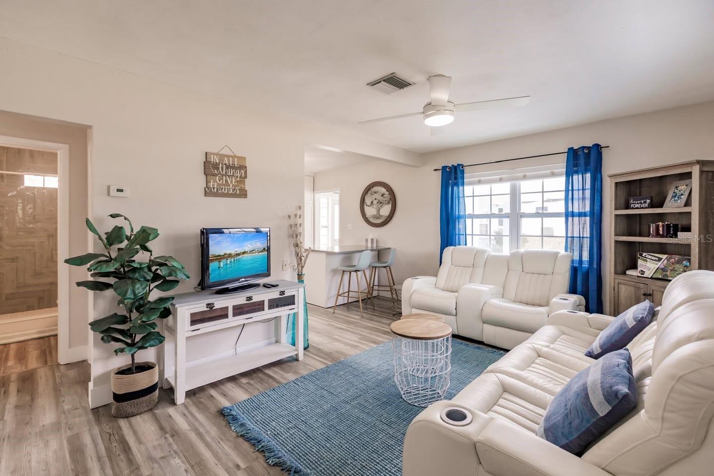 SOUTH VENICE - Residential Lease