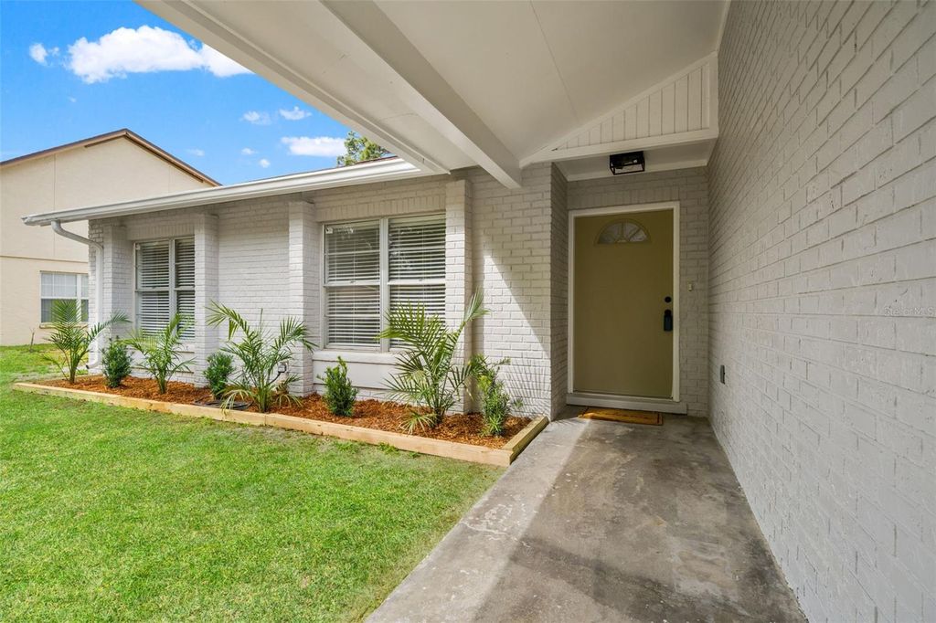 Photo of 13922 Briardale Lane, Tampa, FL 33618 (MLS # TB8487523)