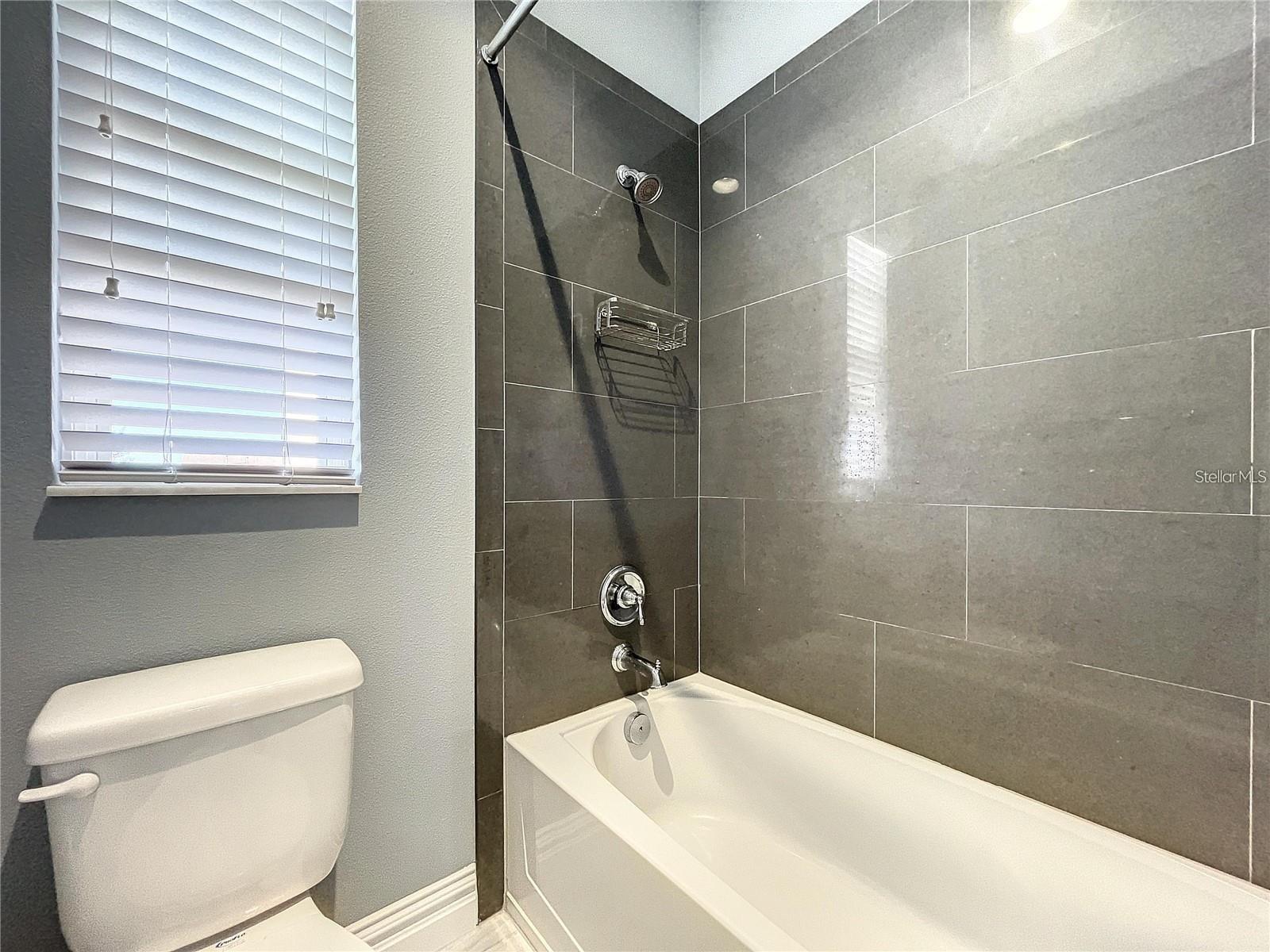 FISHHAWK RANCH WEST PH 1B/1C - Residential Lease