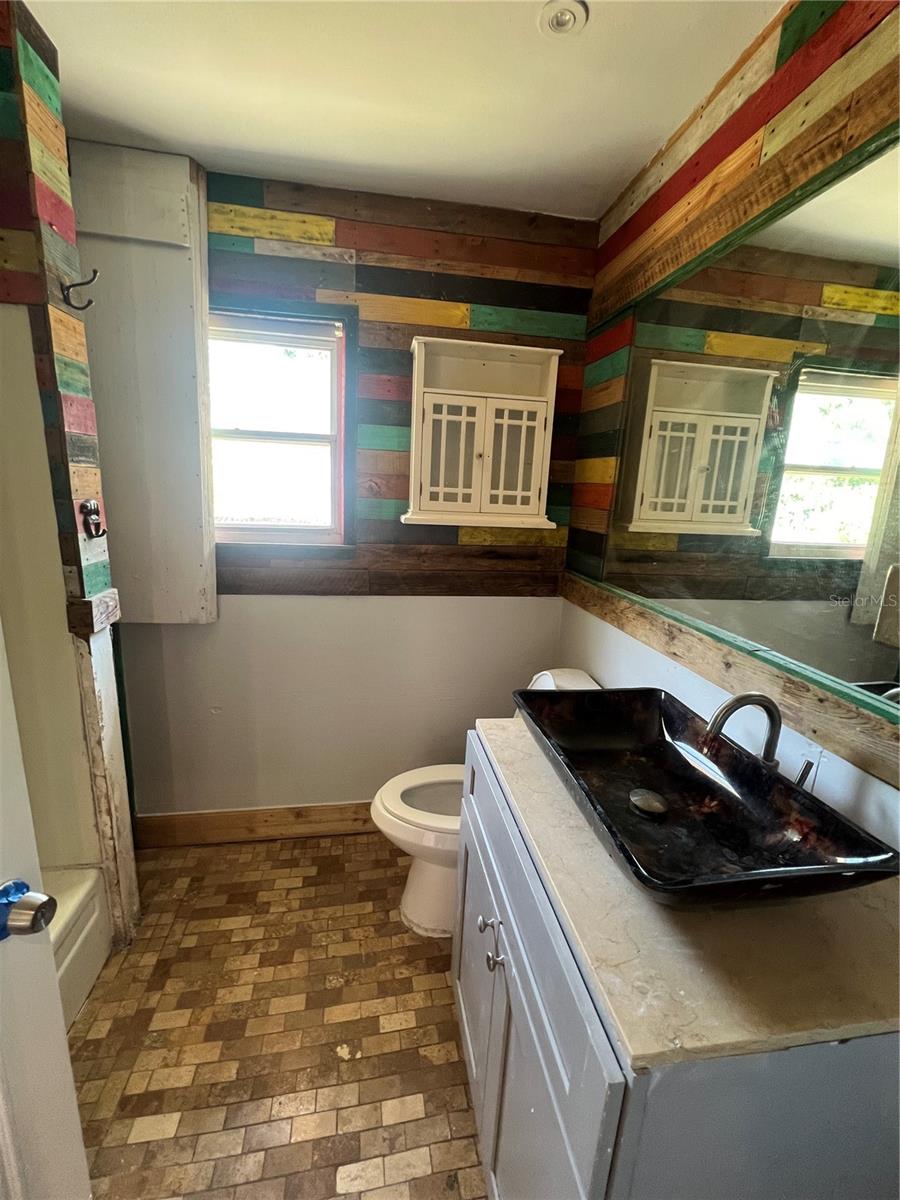 BAYOU VIEW - Residential Lease