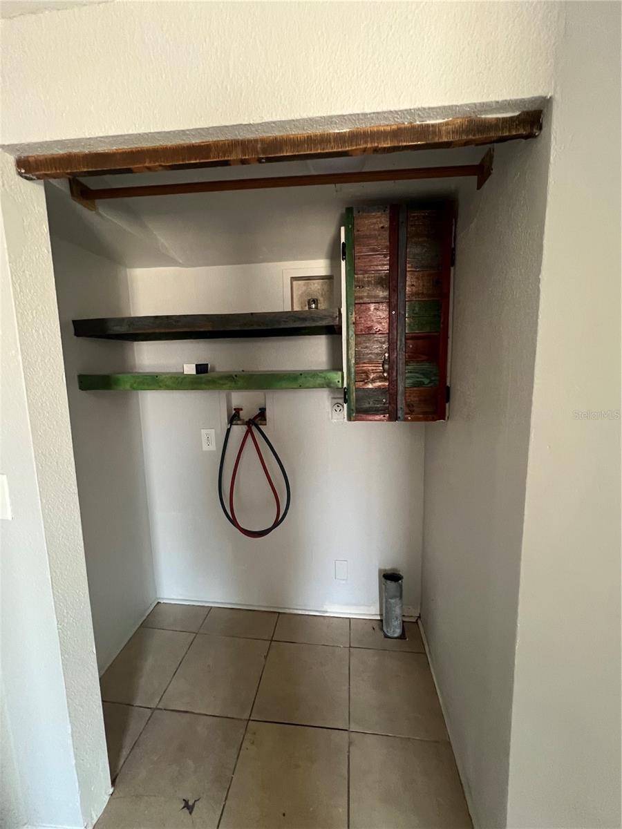 BAYOU VIEW - Residential Lease