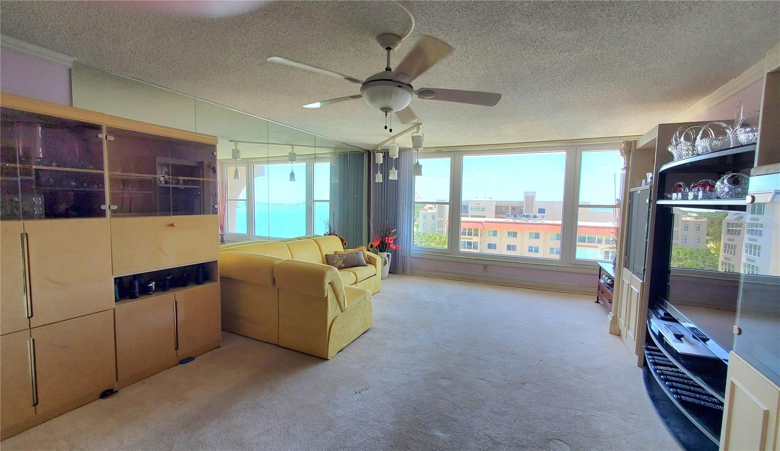 632 EDGEWATER DRIVE 832