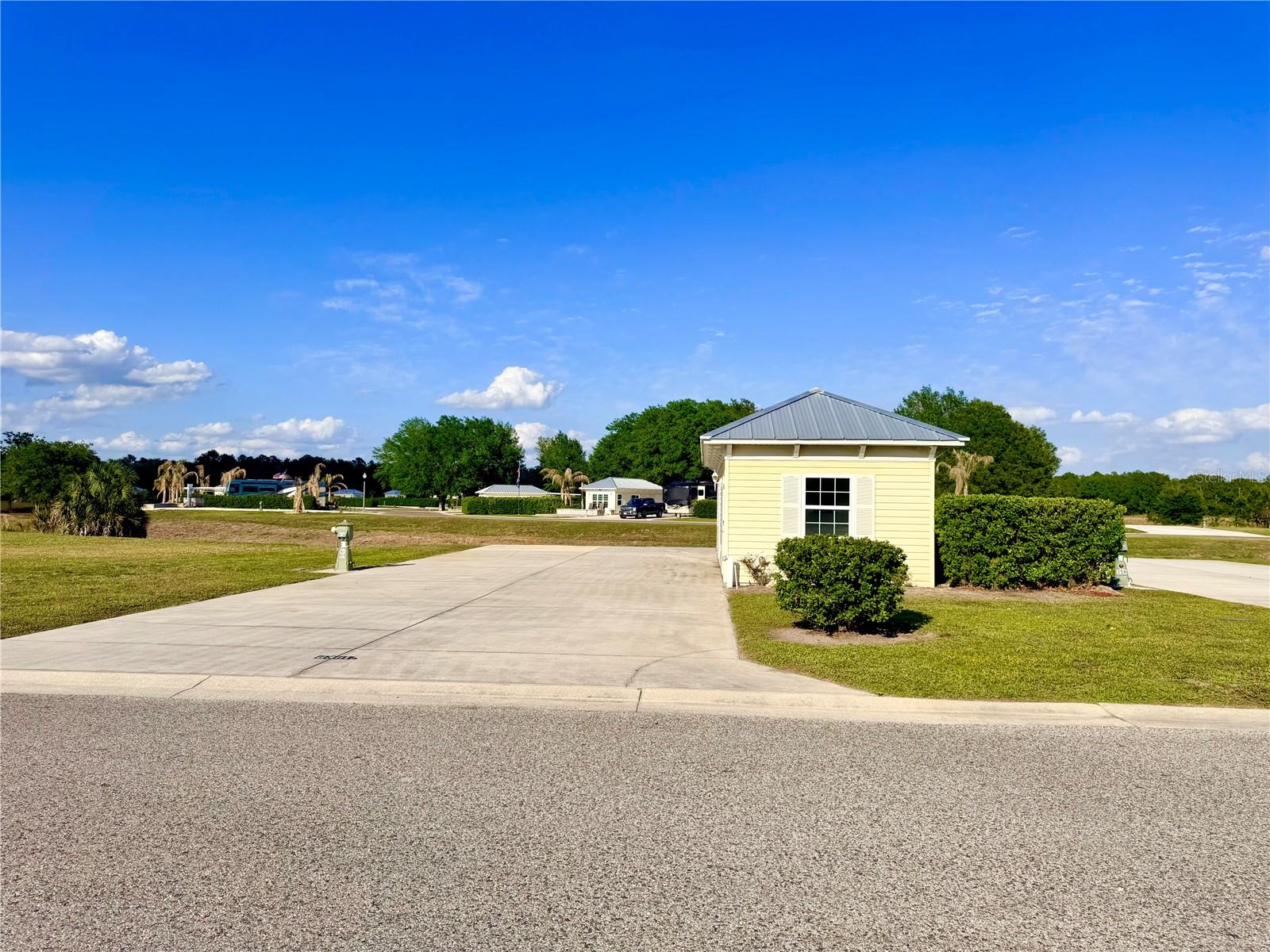FLORIDA GRANDE MOTOR COACH RESORT - Land