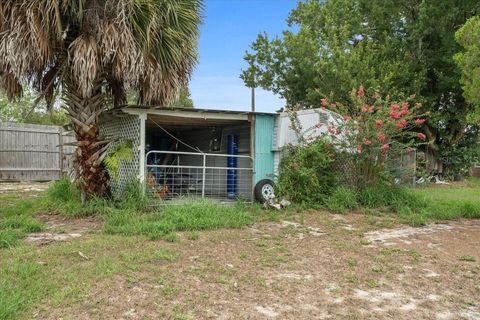 A home in LAKE WALES