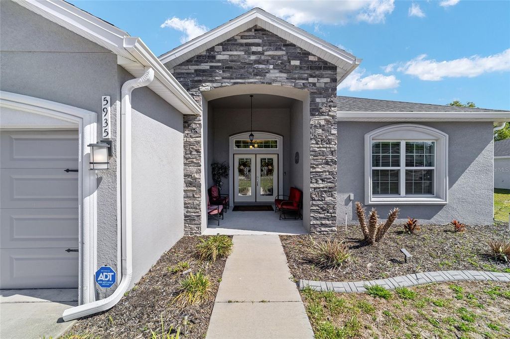 Photo of 5935 SW 116th Street Road, Ocala, FL 34476 (MLS # OM723572)