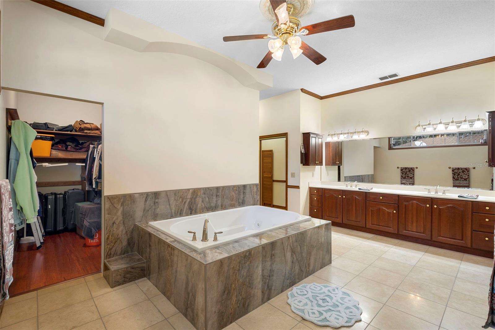 QUAIL HOLLOW/RIVER - Residential