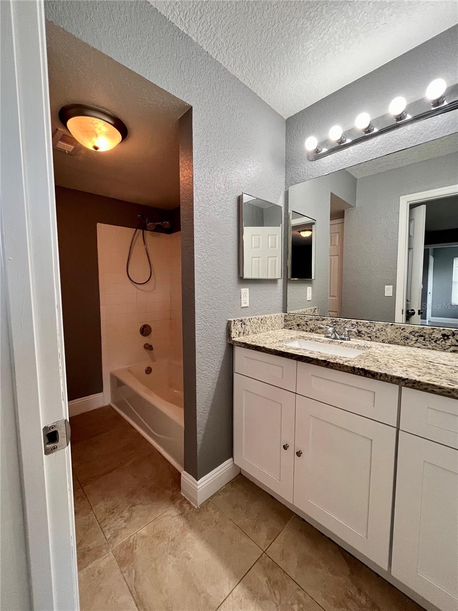 VENETIAN PLACE - Residential