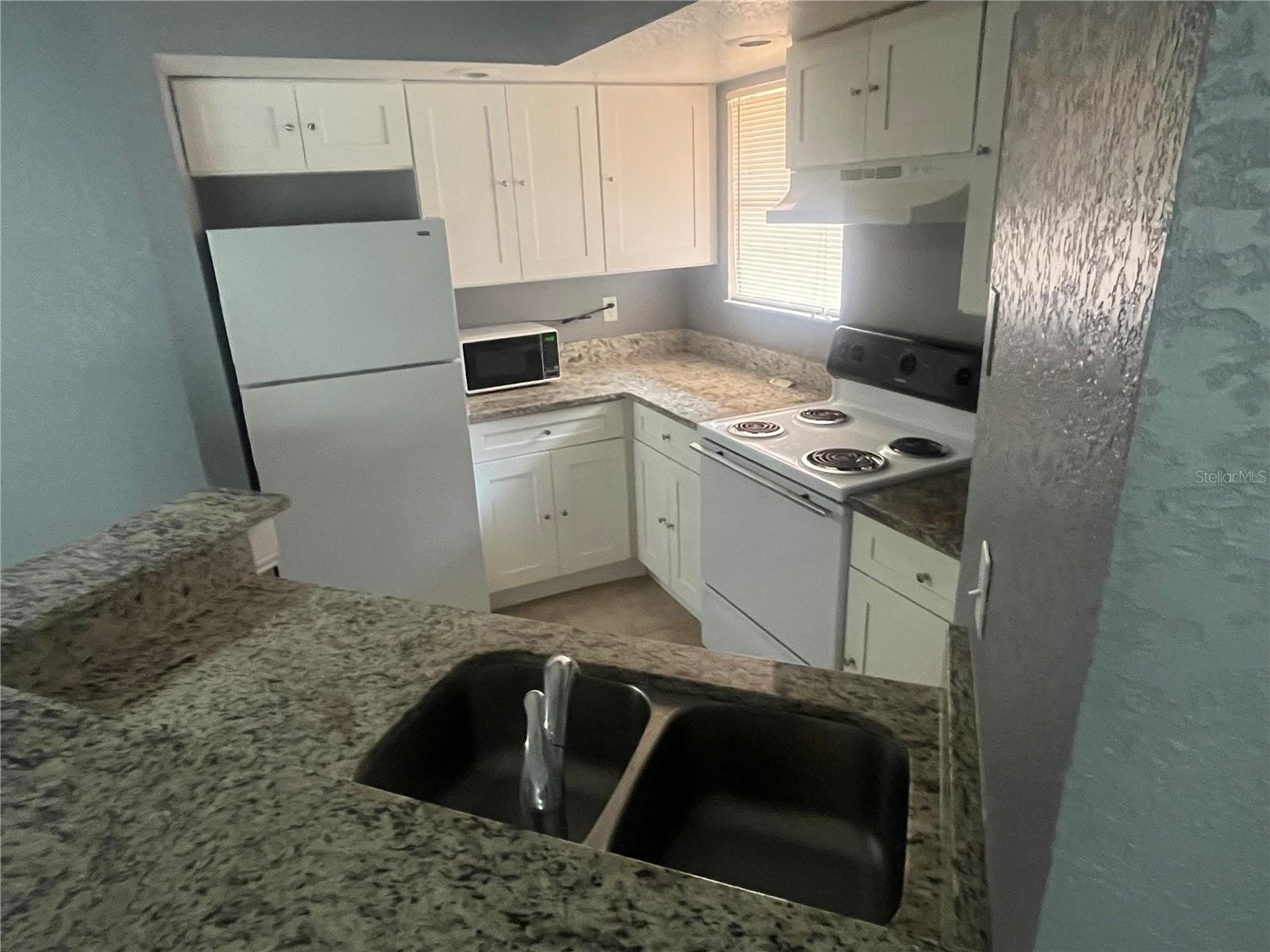 VENETIAN PLACE - Residential