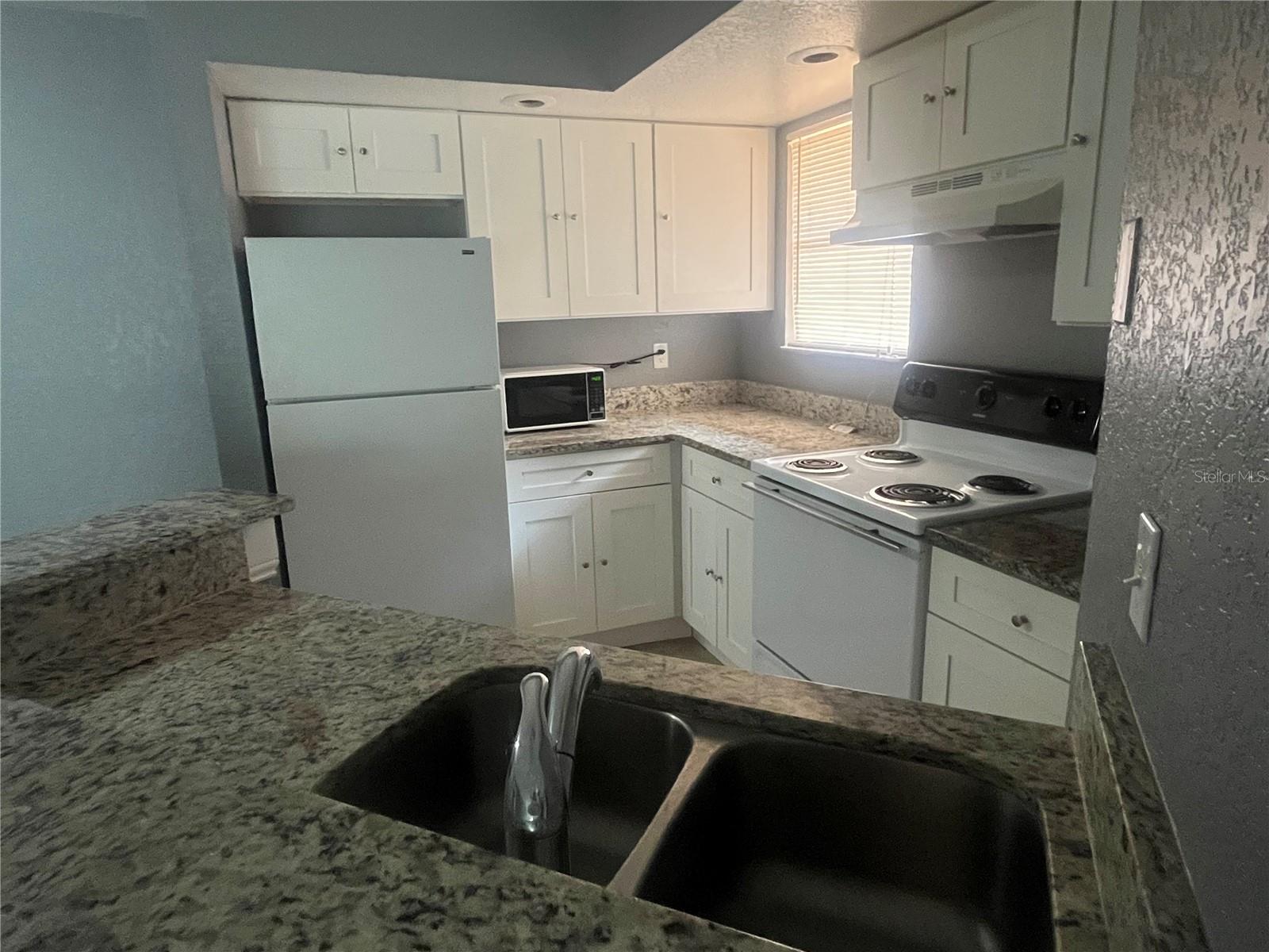 VENETIAN PLACE - Residential