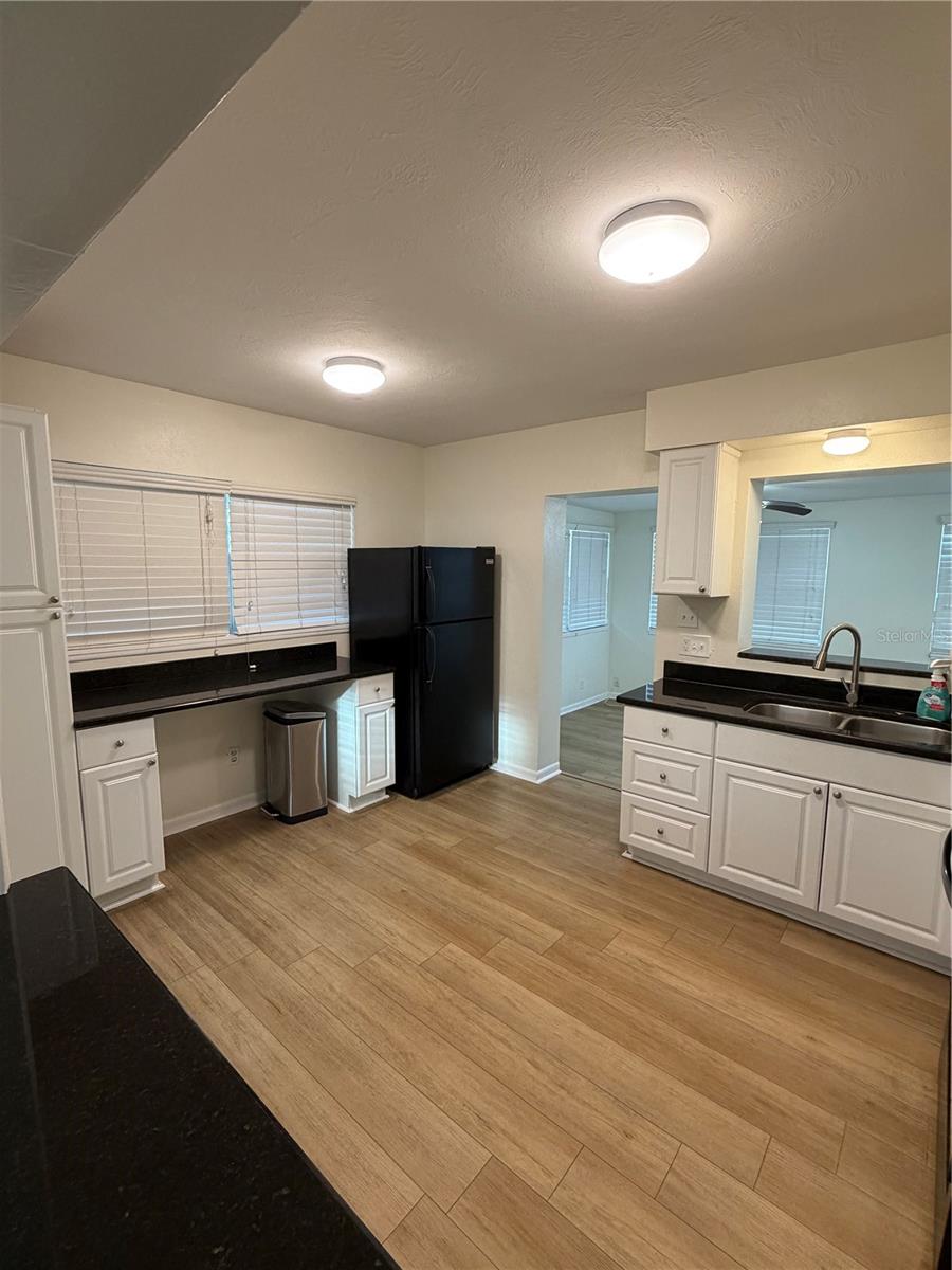 HIGHWAY PARK - Residential Lease