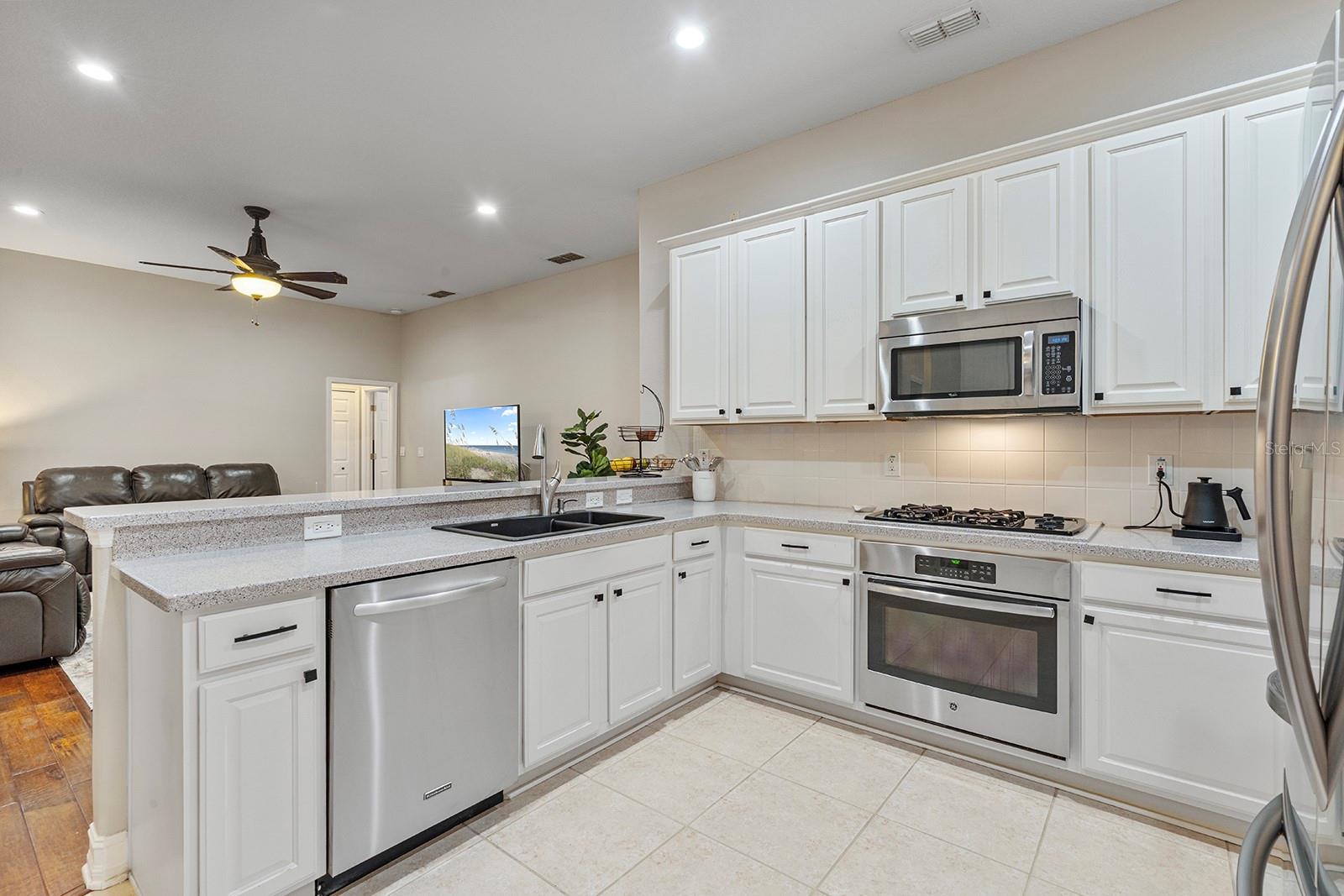 ESTATES AT ALOMA WOODS PH 2 - Residential