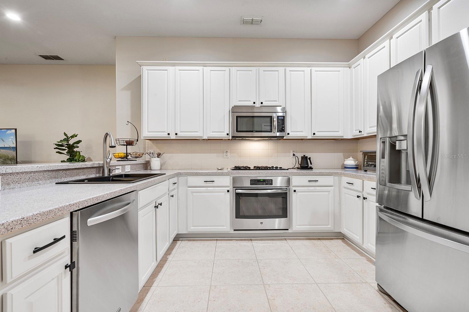 ESTATES AT ALOMA WOODS PH 2 - Residential