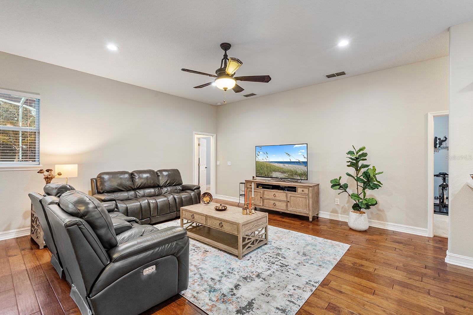 ESTATES AT ALOMA WOODS PH 2 - Residential