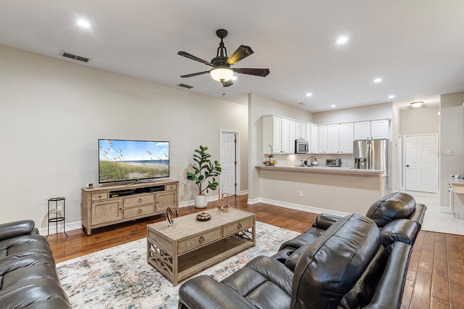 ESTATES AT ALOMA WOODS PH 2 - Residential