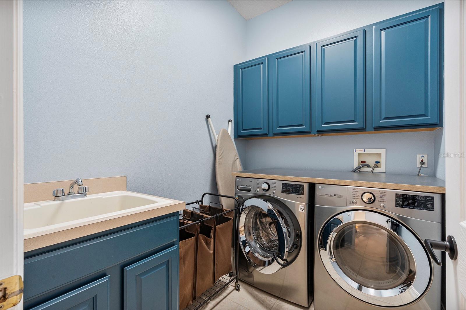 ESTATES AT ALOMA WOODS PH 2 - Residential