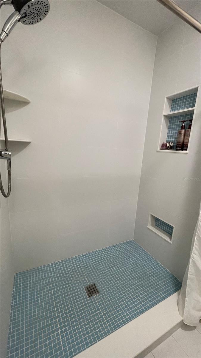 BIVENS LAKE ESTATE S - Residential