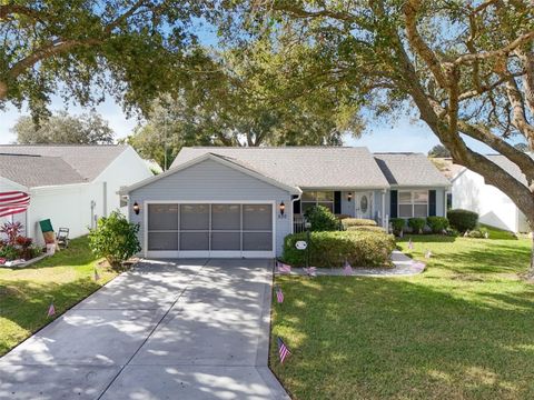 A home in LADY LAKE