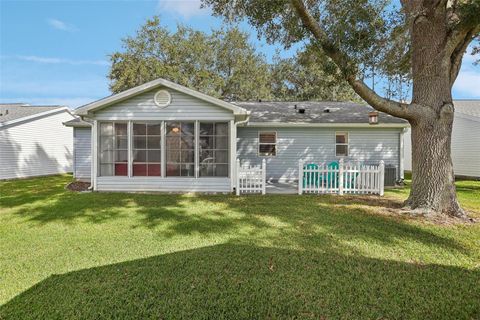 A home in LADY LAKE