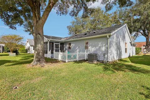 A home in LADY LAKE