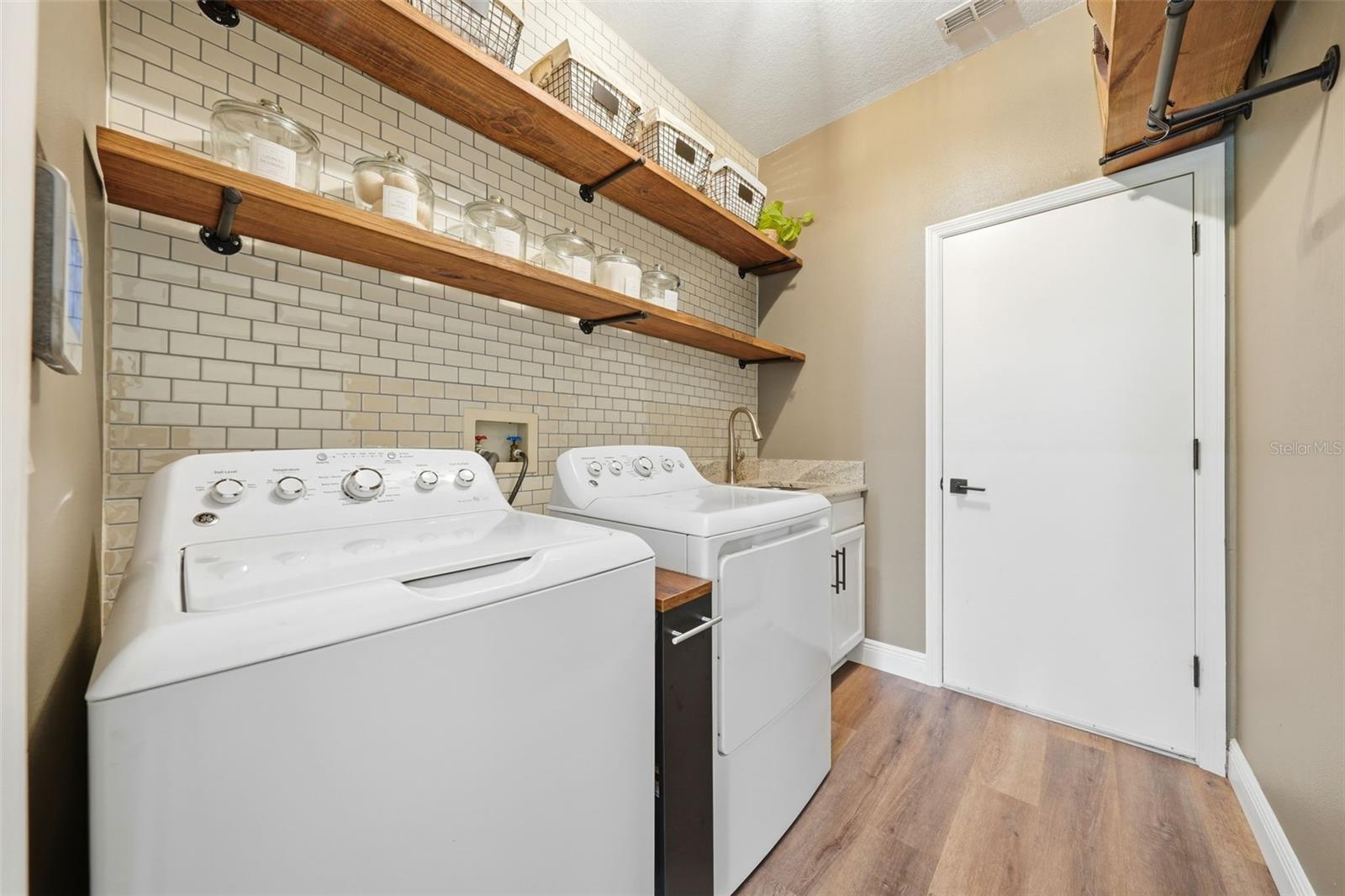 MOUNT DORA COUNTRY CLUB MOUNT DORA UNIT 01 - Residential