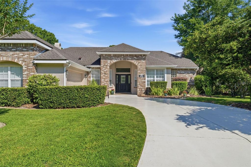 Photo of 1941 Citrus Court, Mount Dora, FL 32757 (MLS # G5110115)