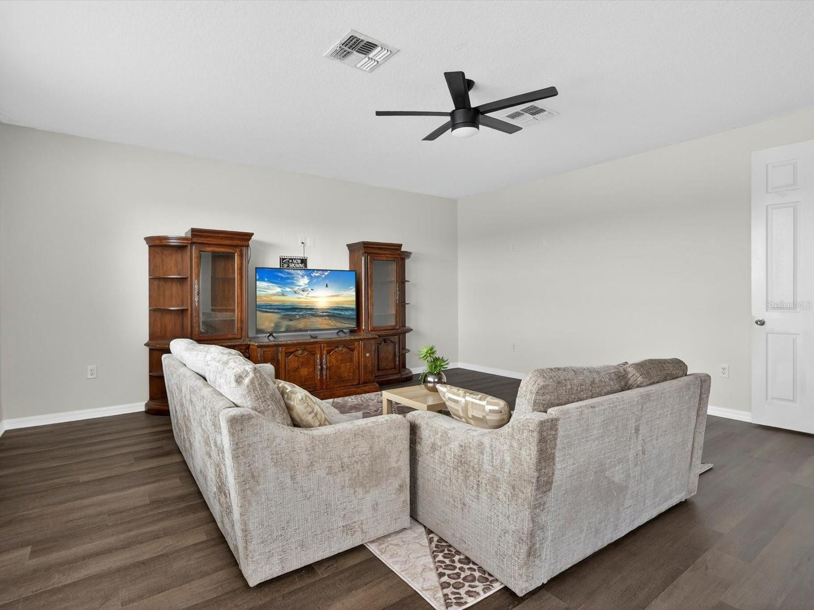 SHINGLE CREEK RESERVE AT THE OAKS PH 5 - Residential