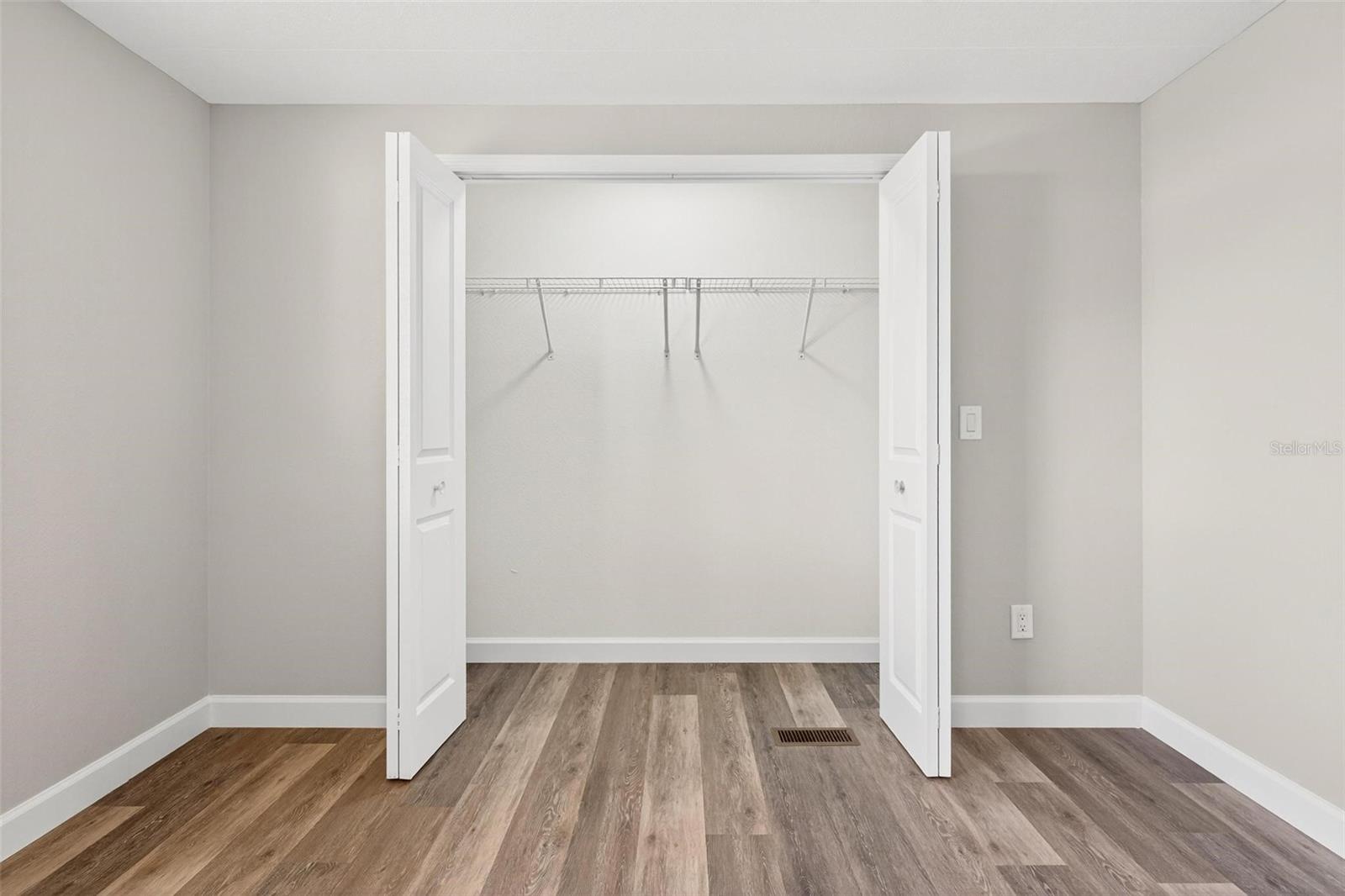 TAVARES LAKE FRANCES ESTATES - Residential