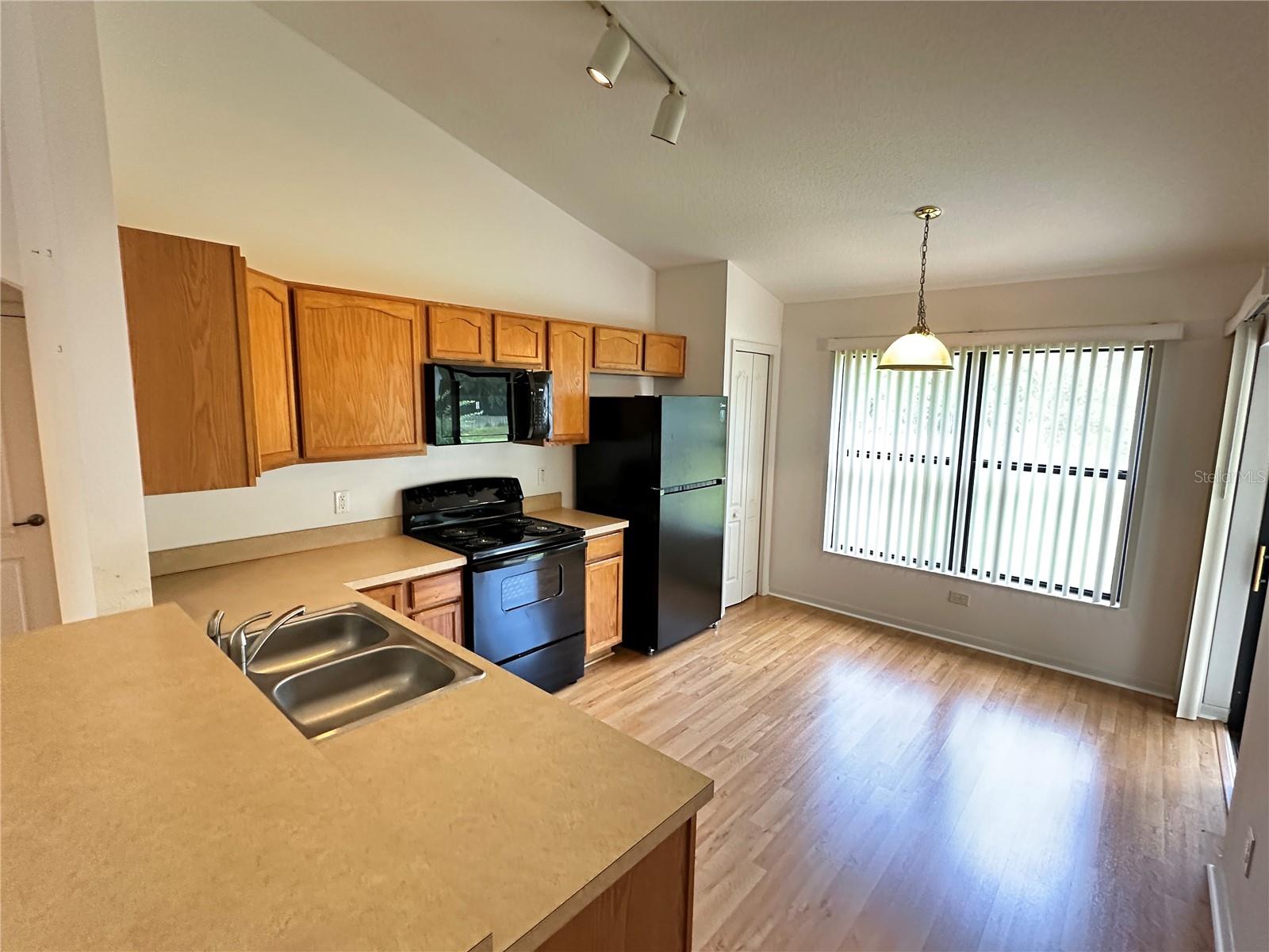 LEESBURG SLEEPY HOLLOW FIRST ADD - Residential Lease