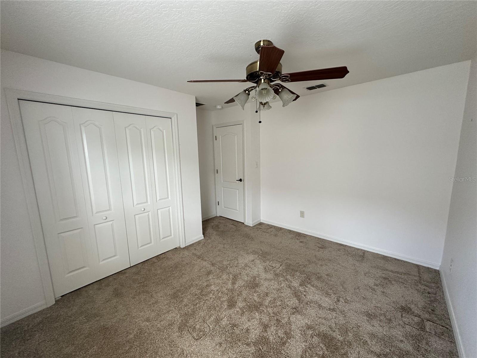 LEESBURG SLEEPY HOLLOW FIRST ADD - Residential Lease