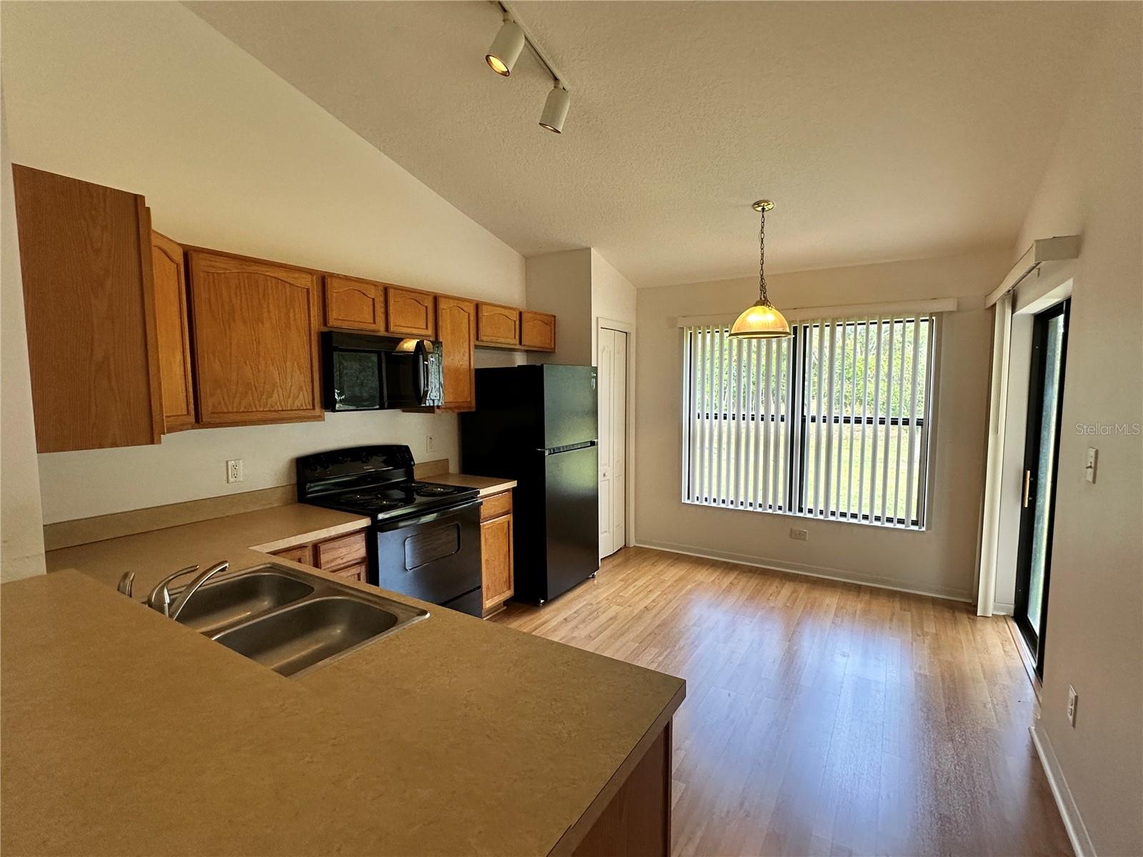 LEESBURG SLEEPY HOLLOW FIRST ADD - Residential Lease