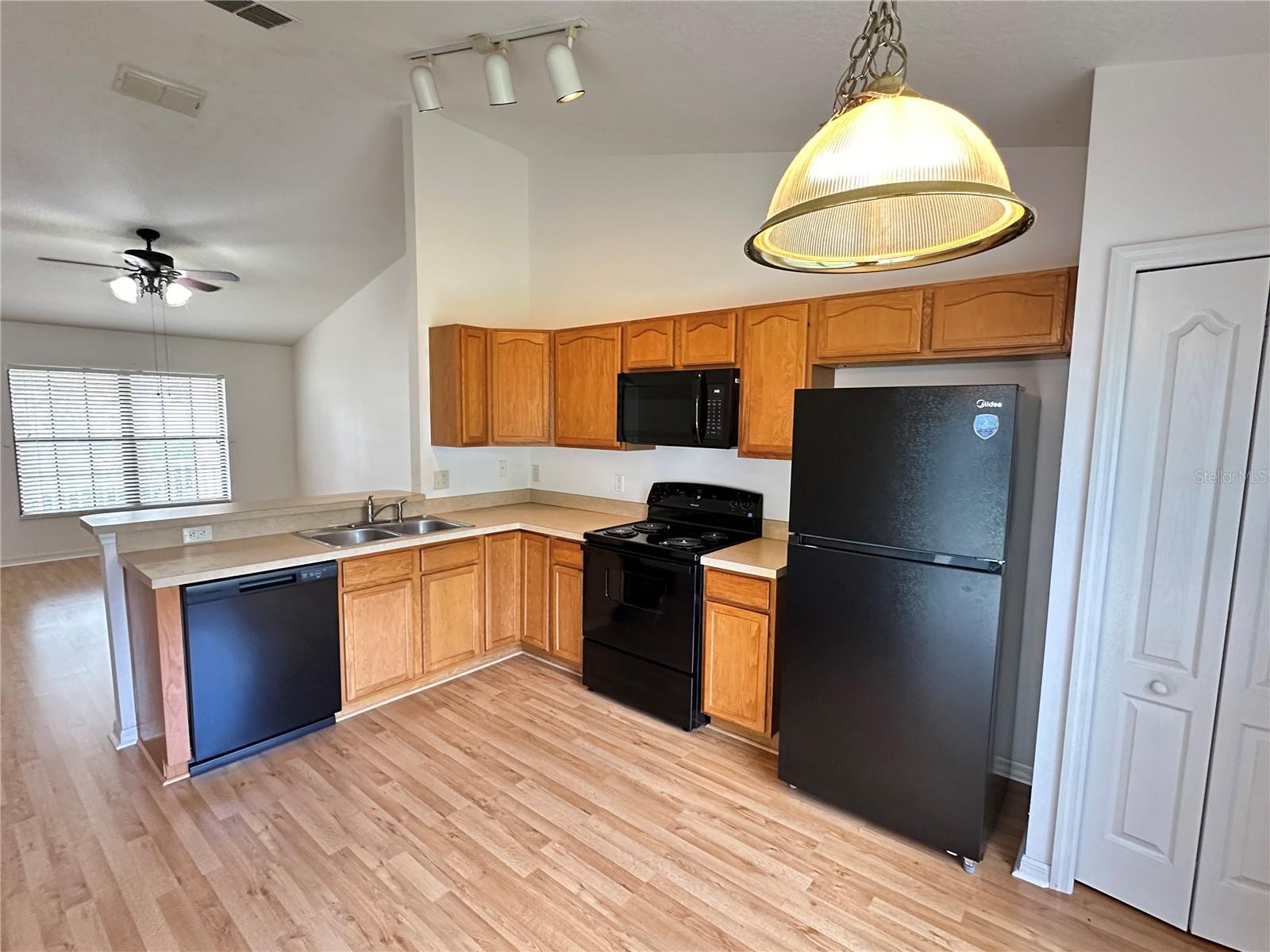 LEESBURG SLEEPY HOLLOW FIRST ADD - Residential Lease