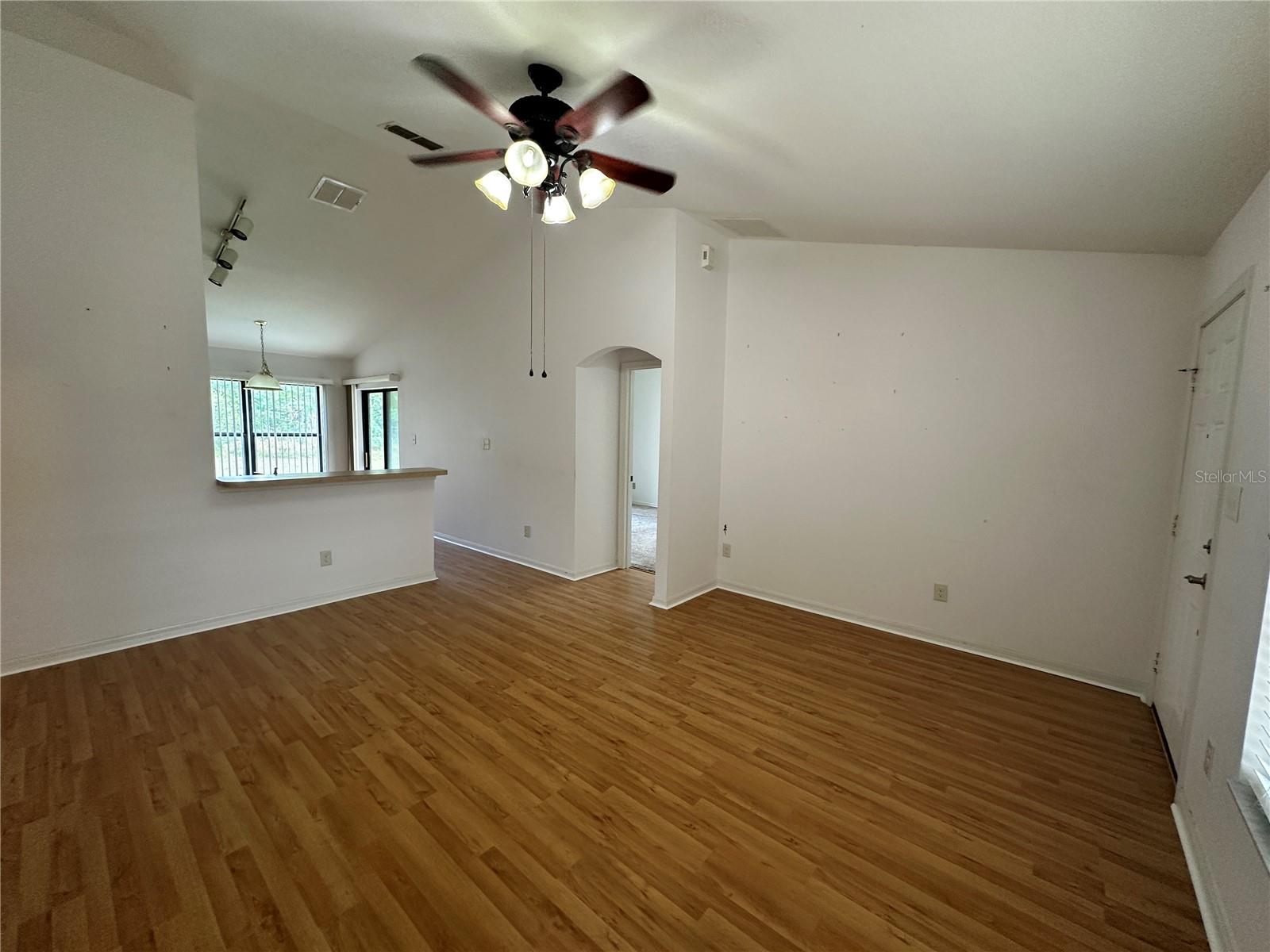 LEESBURG SLEEPY HOLLOW FIRST ADD - Residential Lease