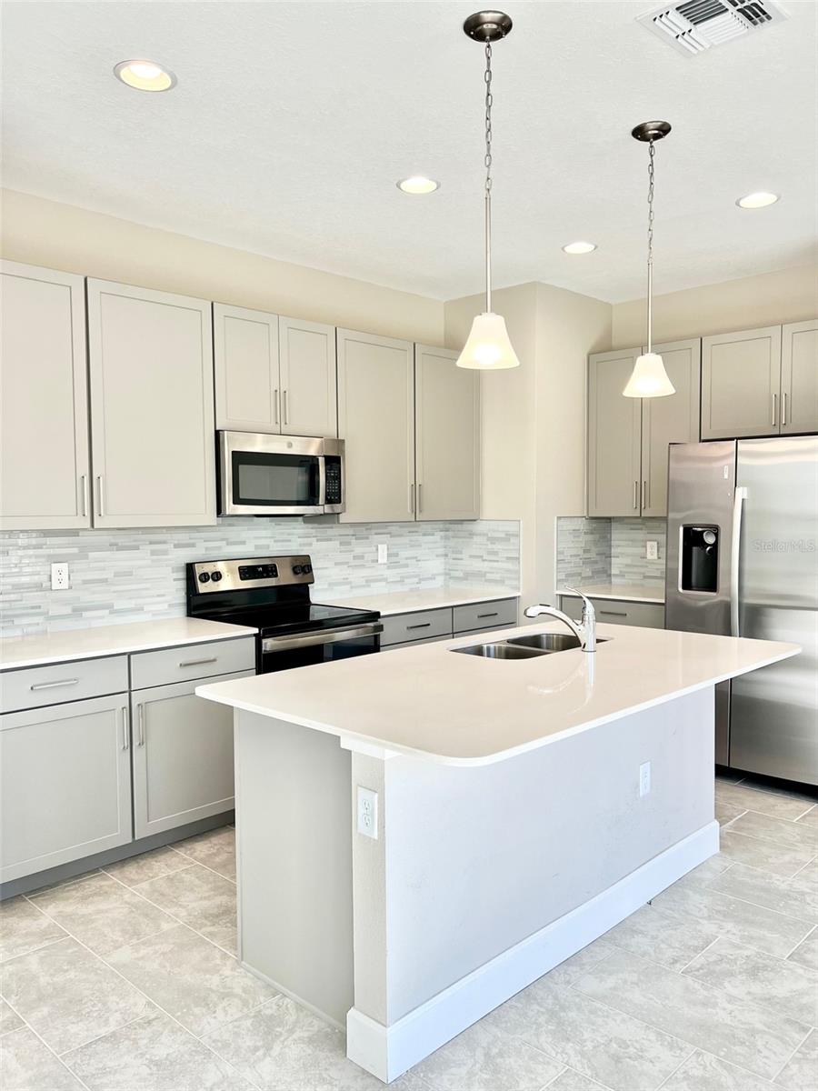 TOWNHOMES AT RIVERS EDGE - Residential Lease