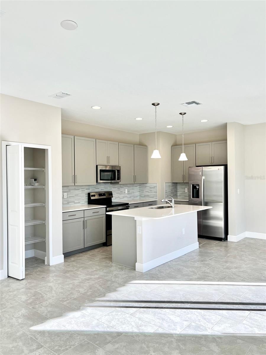 TOWNHOMES AT RIVERS EDGE - Residential Lease