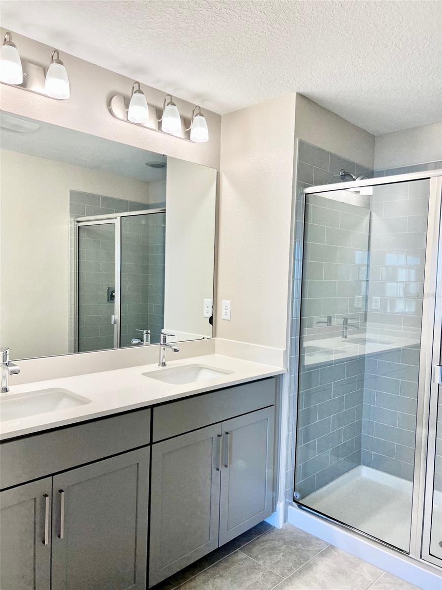 TOWNHOMES AT RIVERS EDGE - Residential Lease