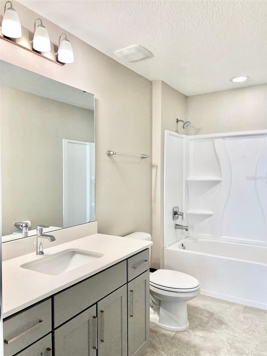 TOWNHOMES AT RIVERS EDGE - Residential Lease