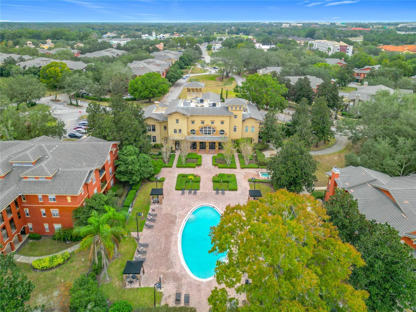 NOTTING HILL A CONDO - Residential