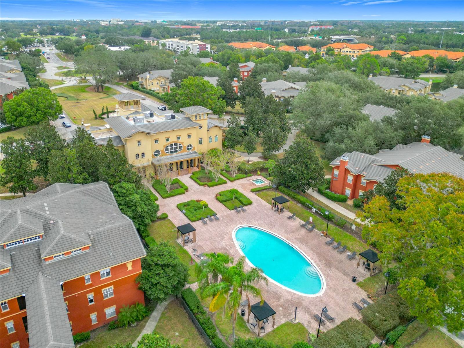 NOTTING HILL A CONDO - Residential