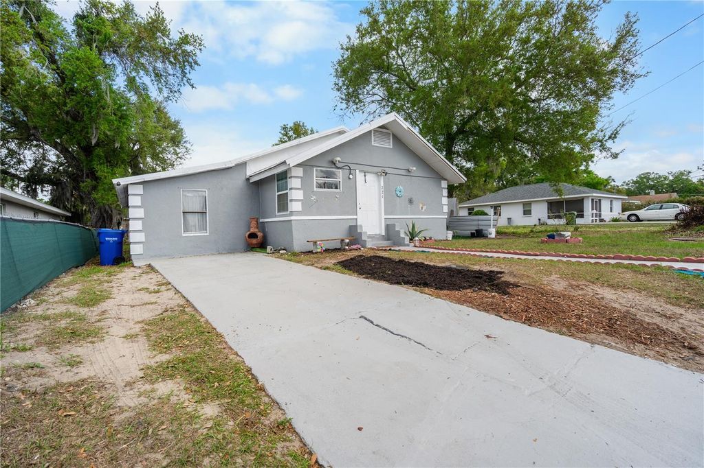 Photo of 221 Avenue L NE, Winter Haven, FL 33881 (MLS # O6391663)