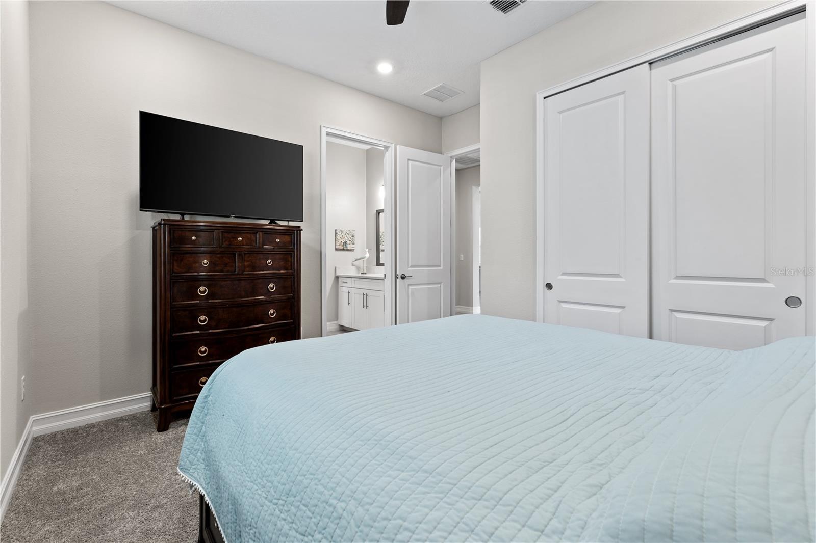 SANCTUARY COVE - Residential