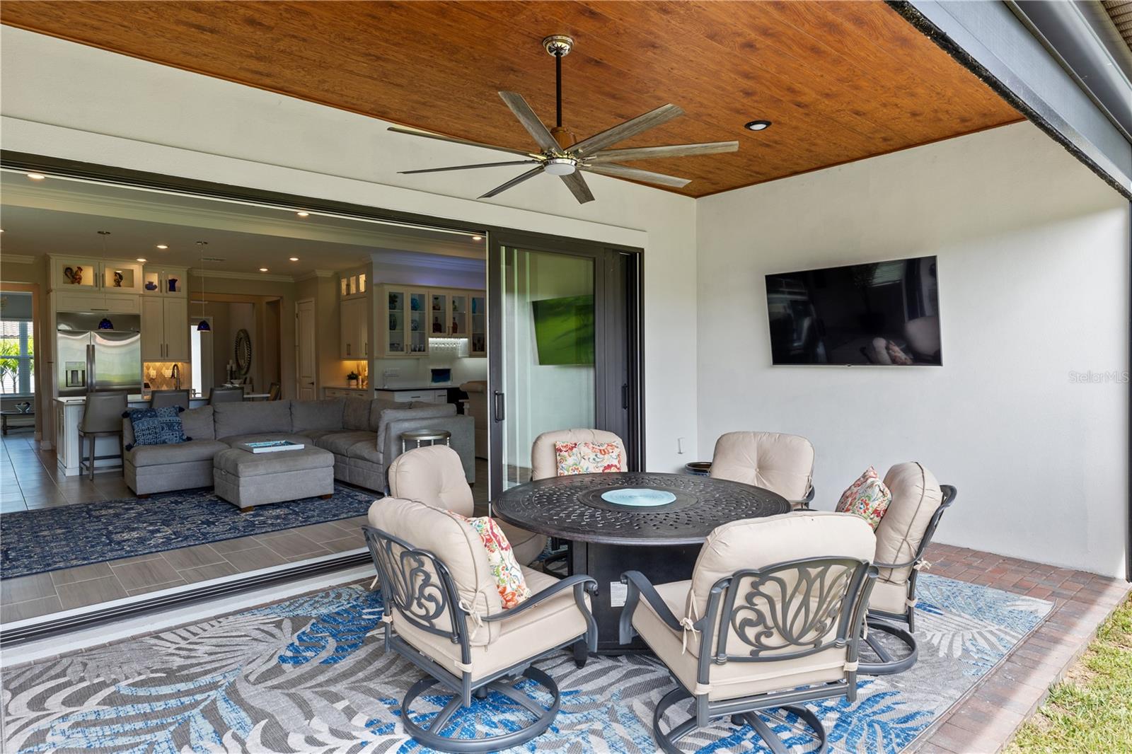 SANCTUARY COVE - Residential