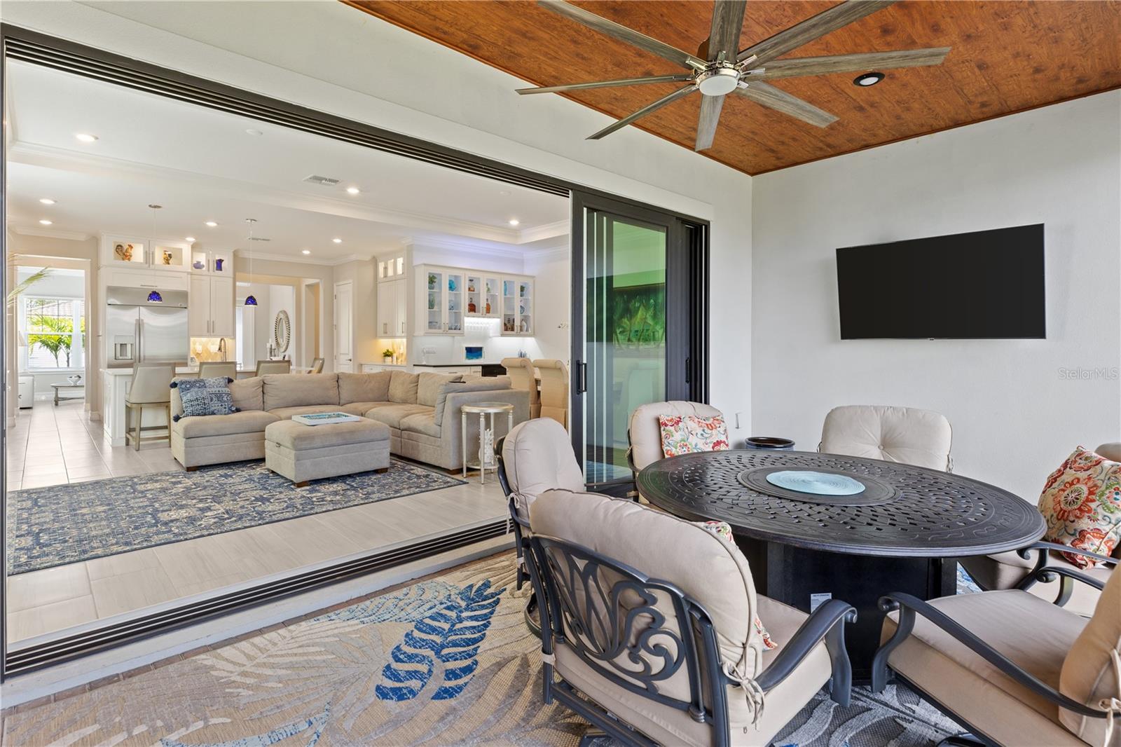 SANCTUARY COVE - Residential