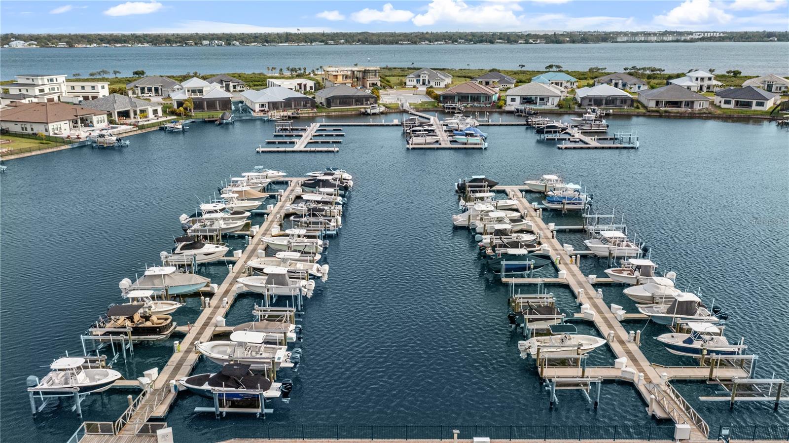 SANCTUARY COVE - Residential